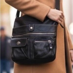 Roots Canada Black Genuine Leather Villager Crossbody Bag 90s Minimalist